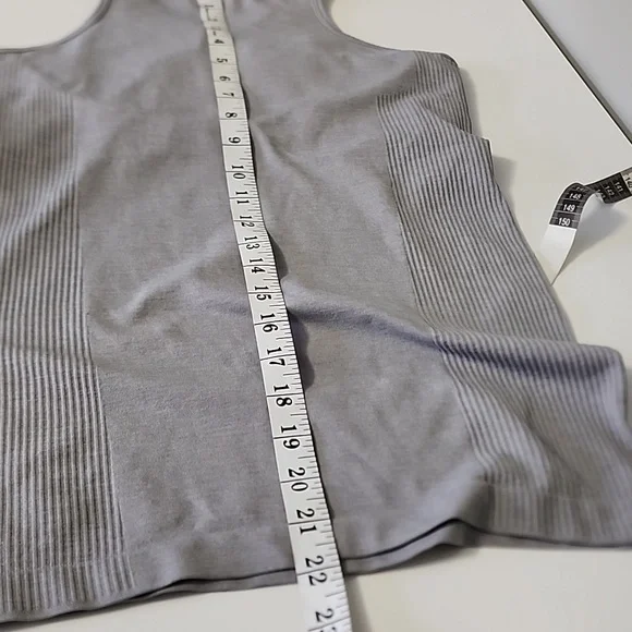 Lululemon Athletica tight tanks with built in bra - Size 8 - Picture 10 of 10